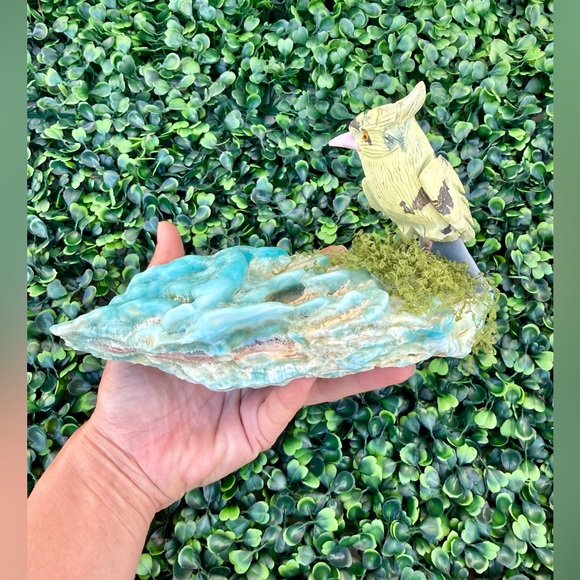Bird carving on Blue Aragonite || Handcrafted - Picture 6 of 7